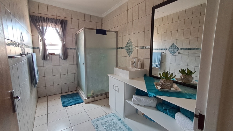 3 Bedroom Property for Sale in Louwville Western Cape